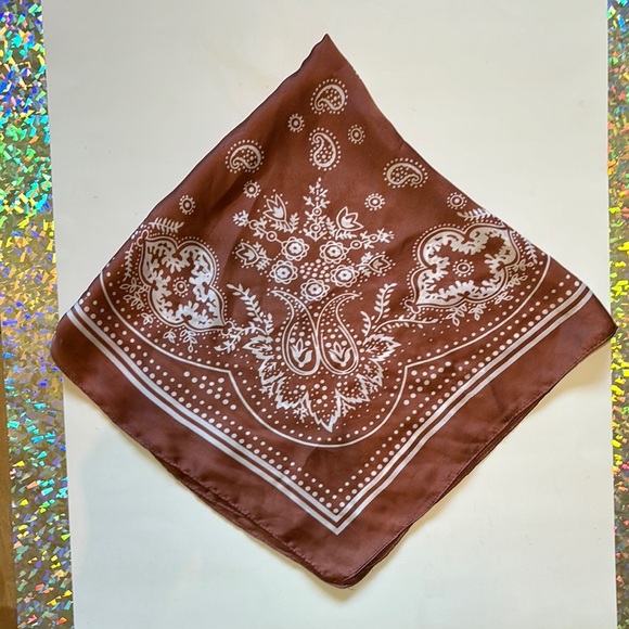 Brown and White Paisley Wrap with Floral Design - Picture 4 of 9
